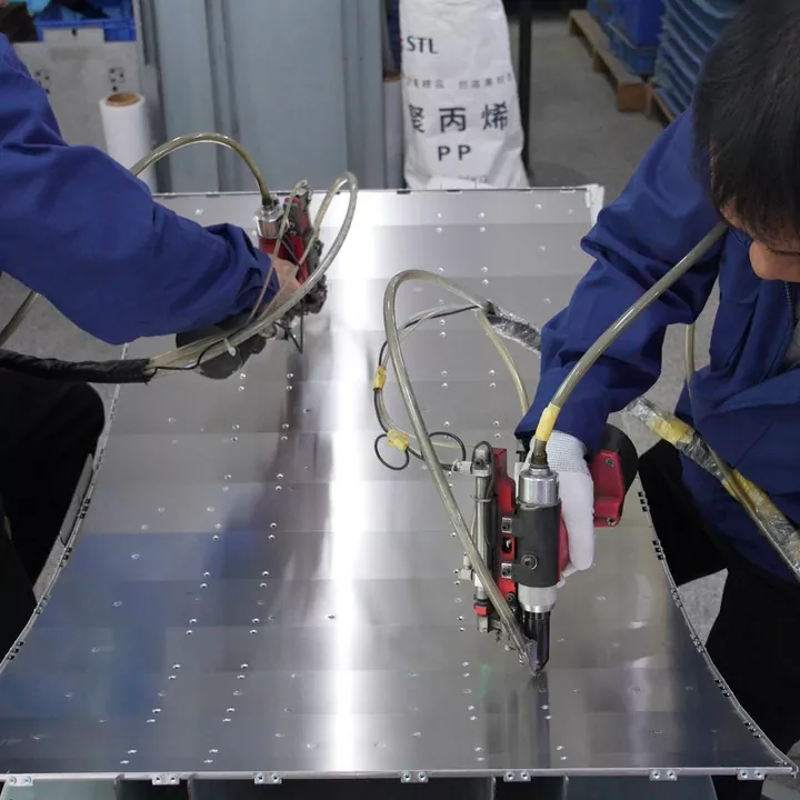 LCD képernyő fémlemez